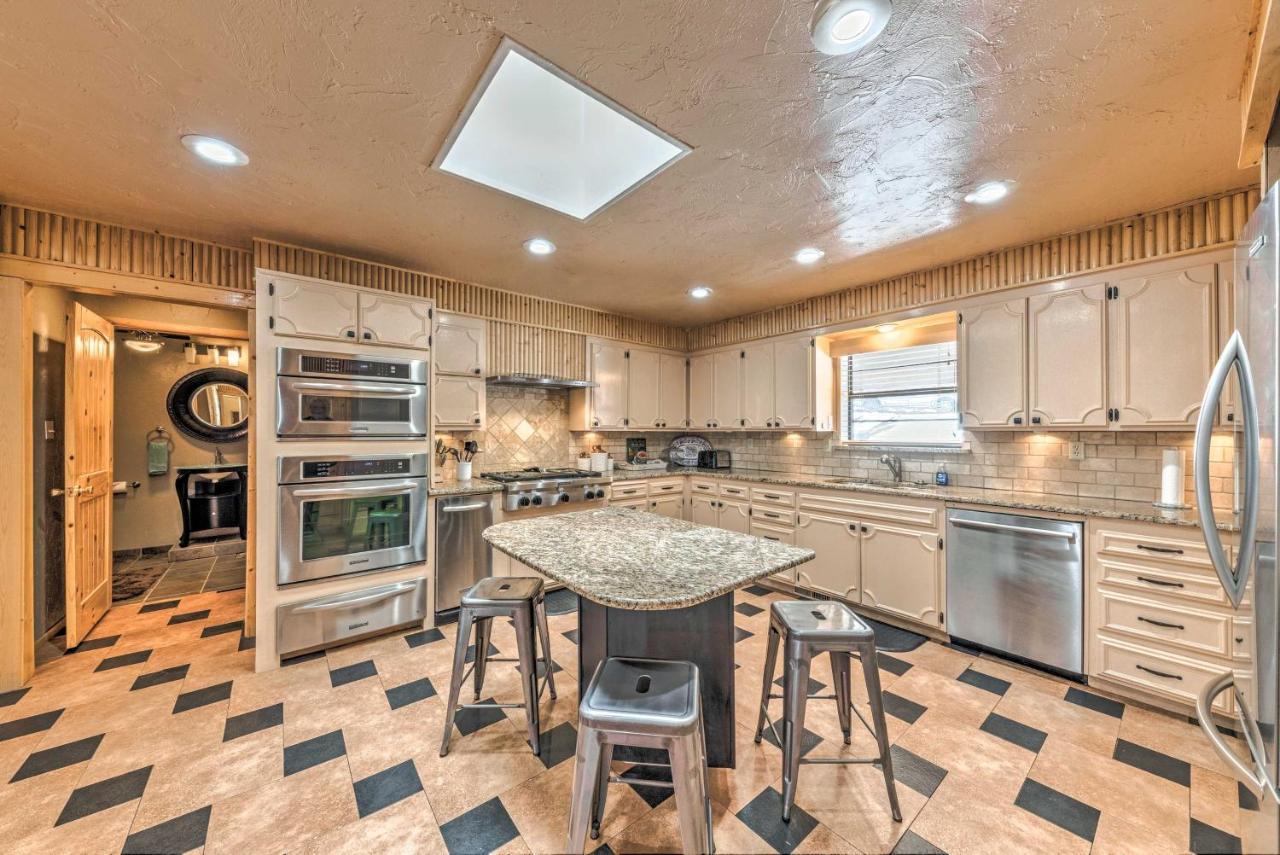 Spacious Ruidoso Home With Hot Tub And Fireplaces المظهر الخارجي الصورة