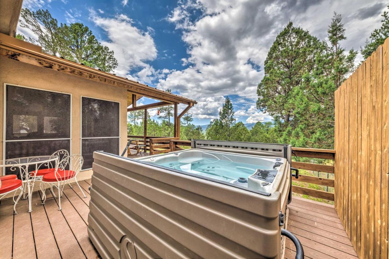 Spacious Ruidoso Home With Hot Tub And Fireplaces المظهر الخارجي الصورة